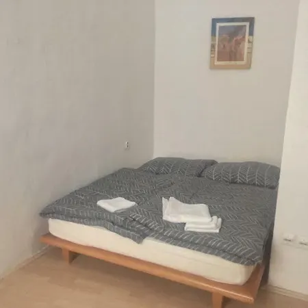 Apartment Mira 1 *